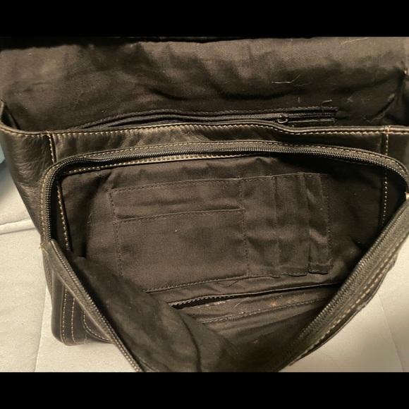 FOSSIL authentic leather crossbody - Picture 4 of 8